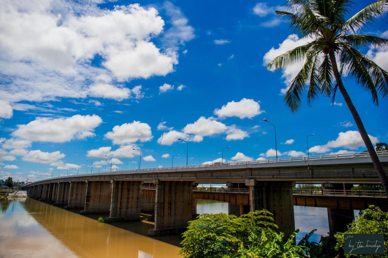 Home By The Bridge Hotel Kamphaeng Phet Exterior foto